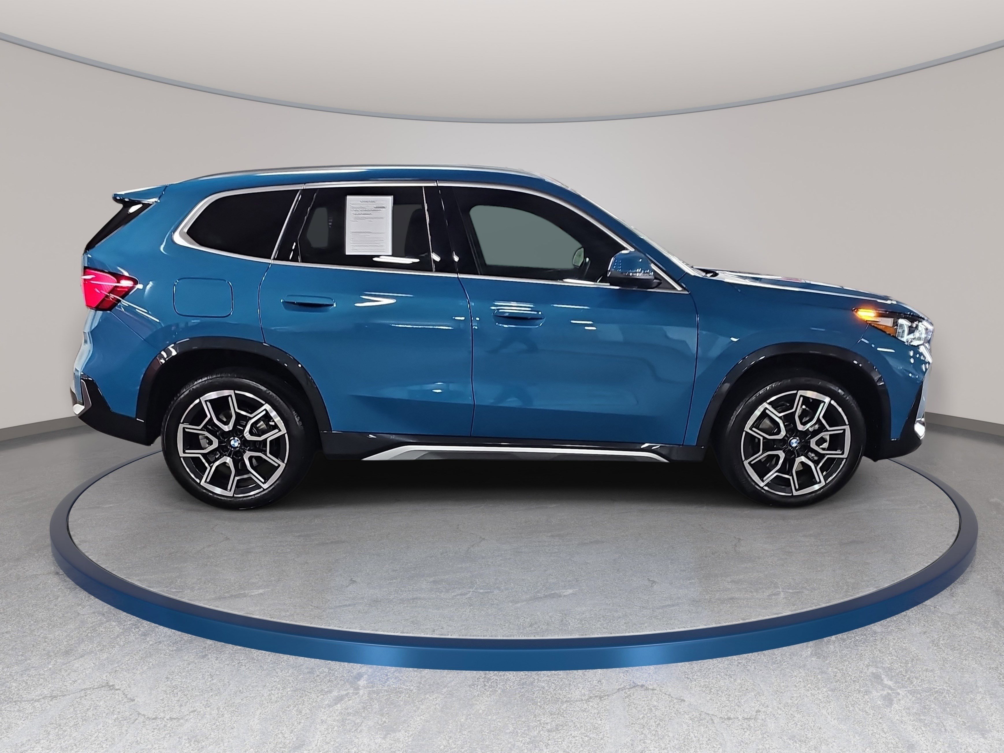 Certified 2025 BMW X1 xDrive28i w/ Technology Package AWD/4WD image 5