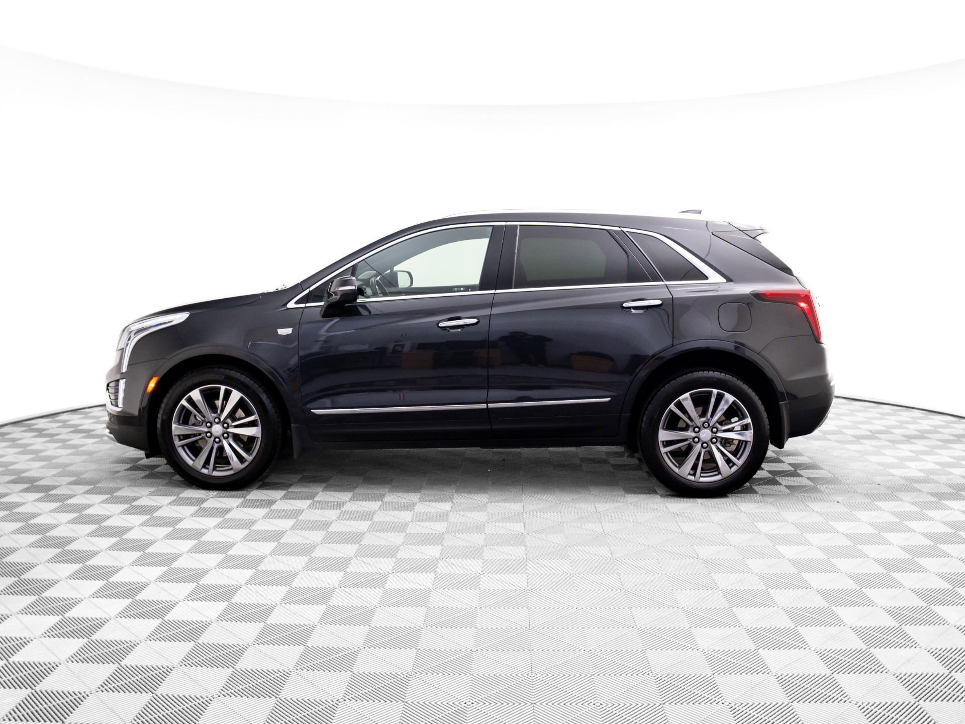 Used 2020 Cadillac XT5 Premium Luxury w/ LPO, Floor Liner Package image 5