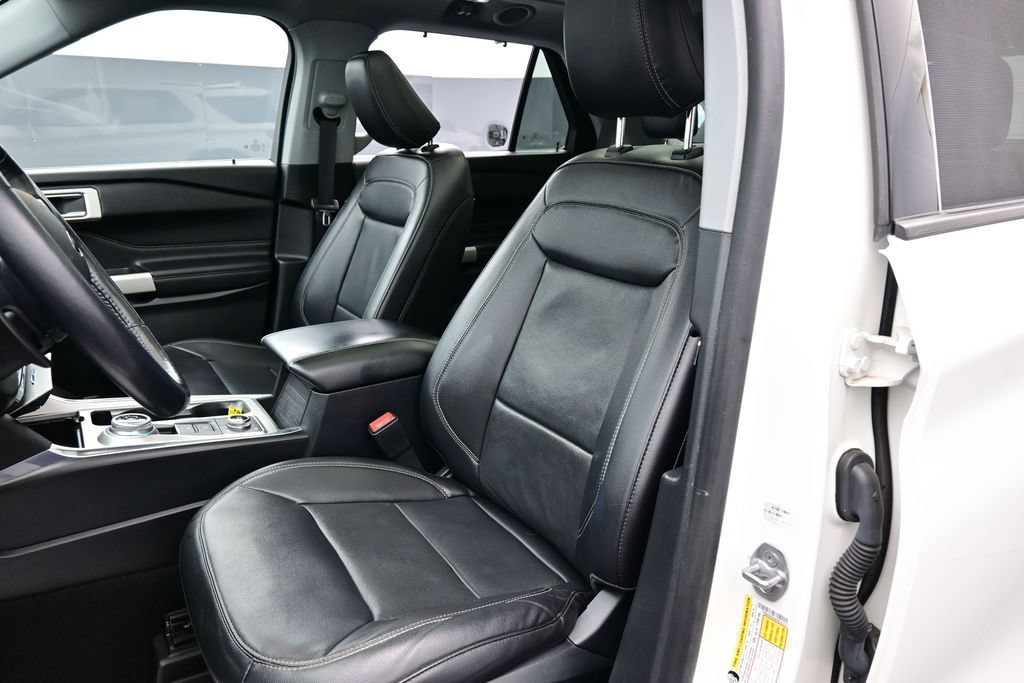 Used 2021 Ford Explorer Limited w/ Equipment Group 301A AWD/4WD image 23