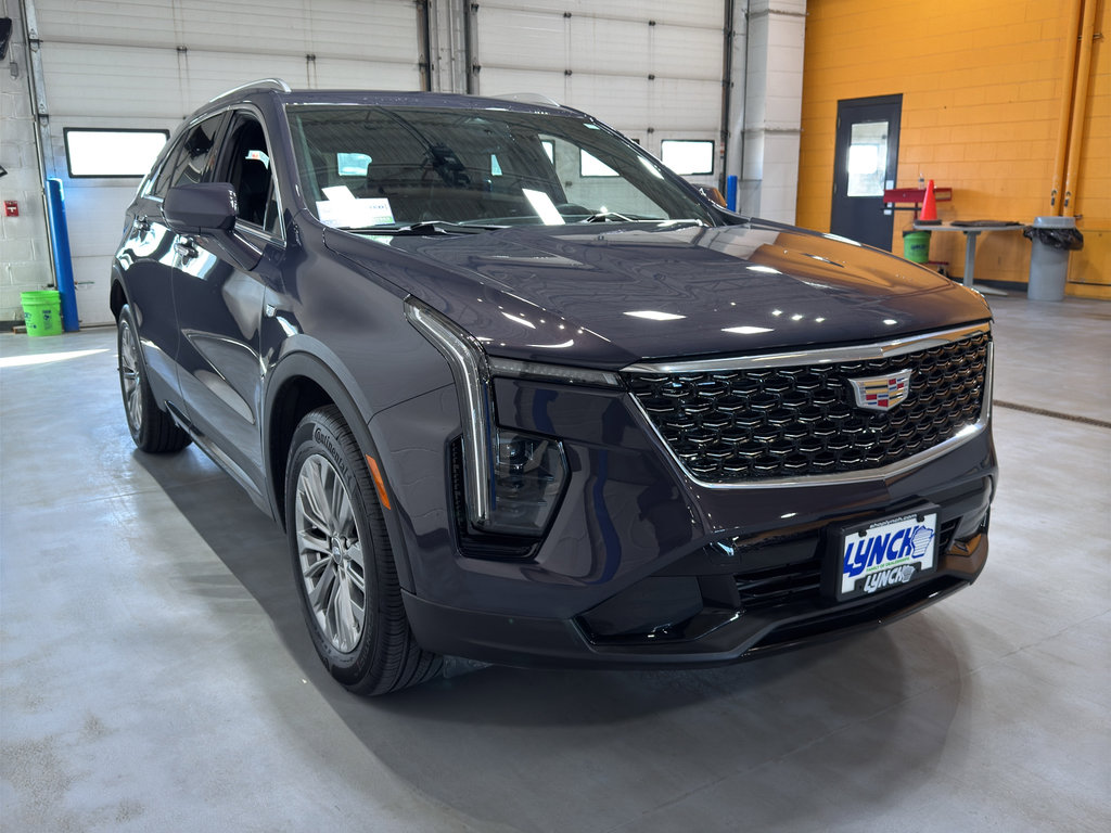 Used 2025 Cadillac XT4 Premium Luxury image 7