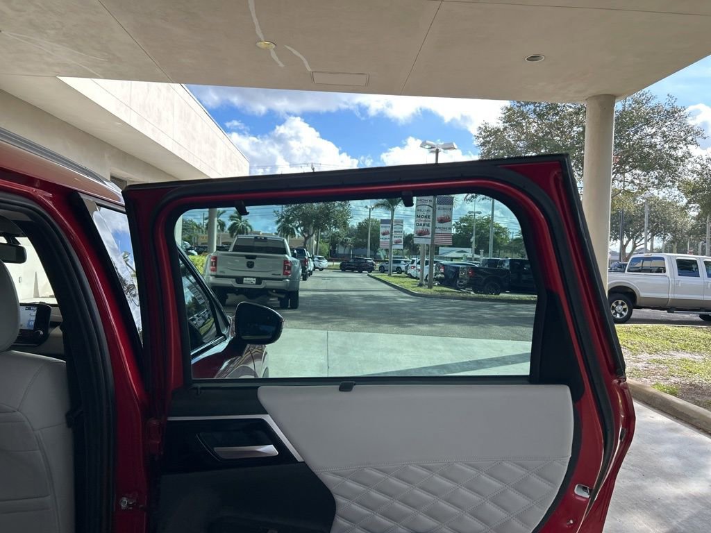 Used 2023 Mitsubishi Outlander SEL image 31