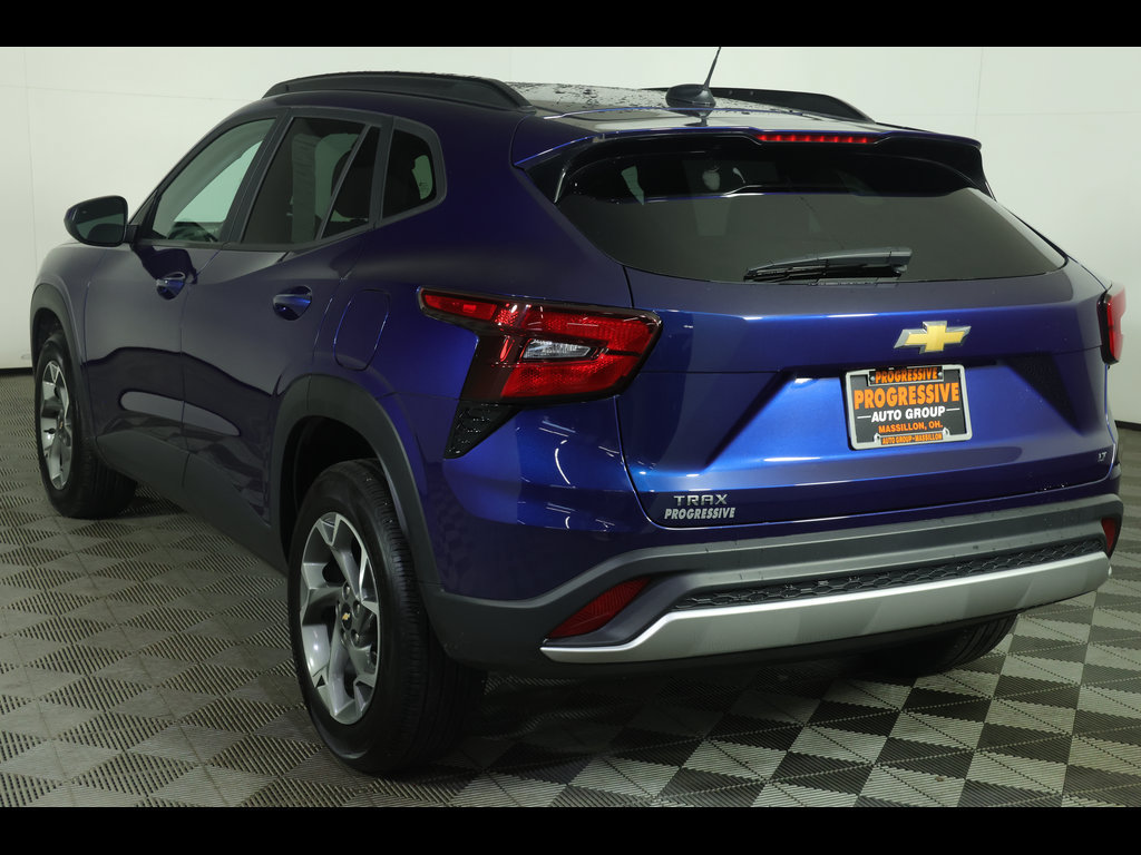 Certified 2024 Chevrolet Trax LT w/ Driver Confidence Package FWD image 13