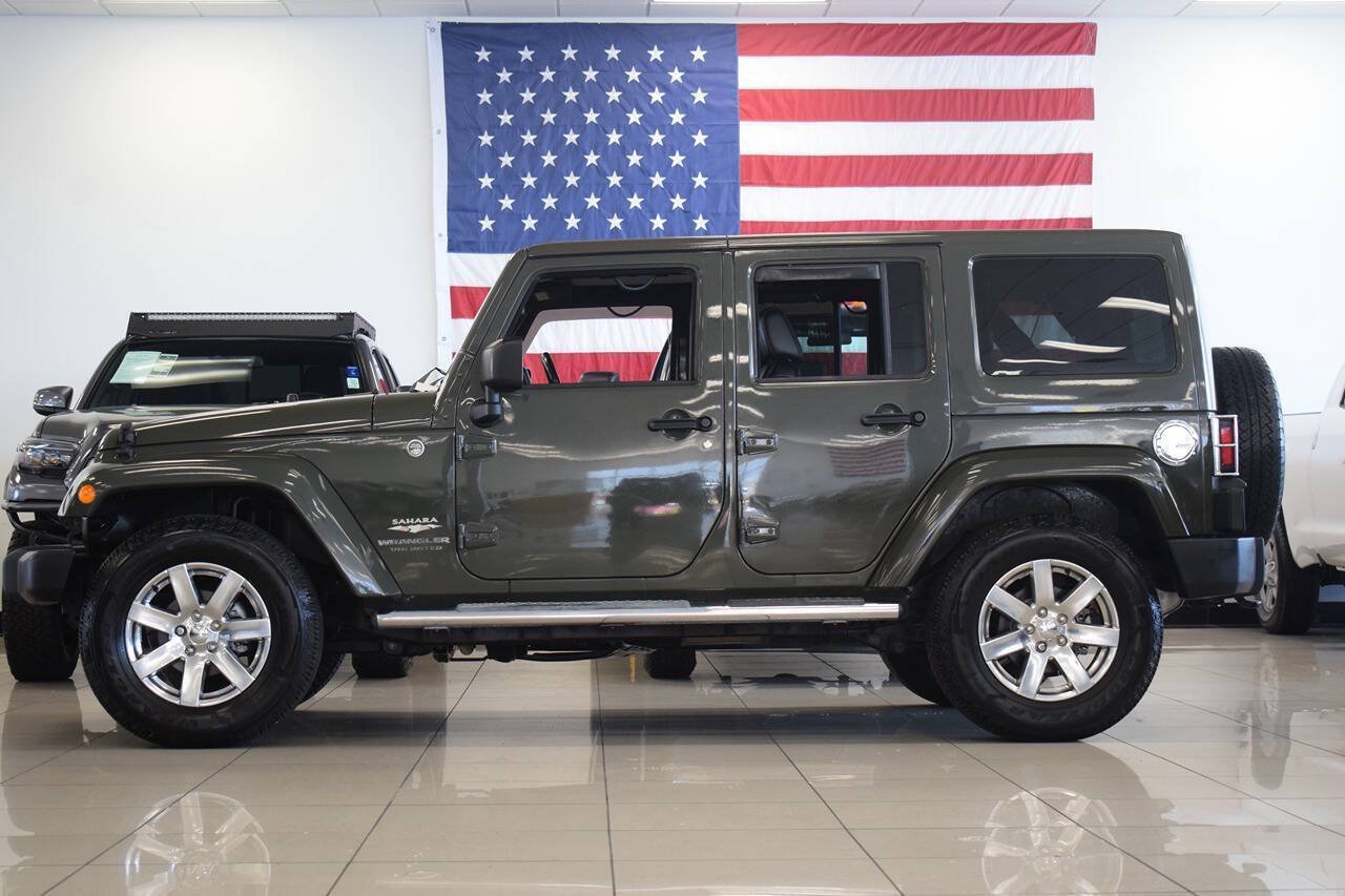 Used 2015 Jeep Wrangler Unlimited Sahara w/ Dual Top Group AWD/4WD image 4