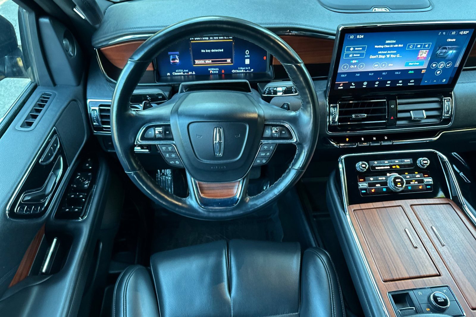 Used 2024 Lincoln Navigator Premiere AWD/4WD image 16