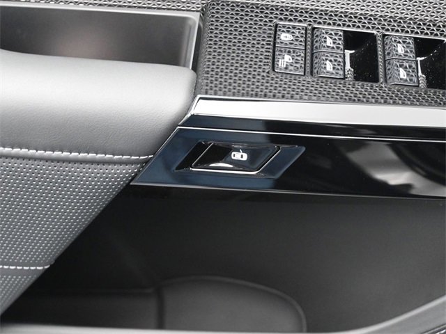 New 2025 BMW 740i xDrive w/ Executive Package image 21