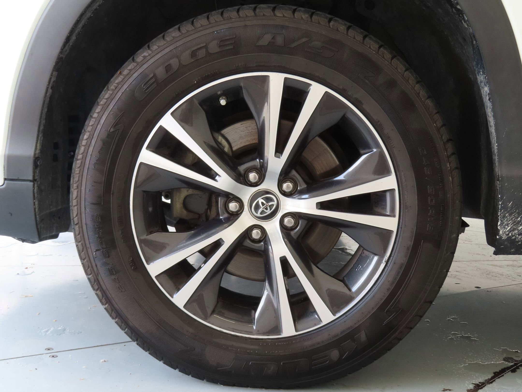Used 2019 Toyota Highlander Plus FWD image 27