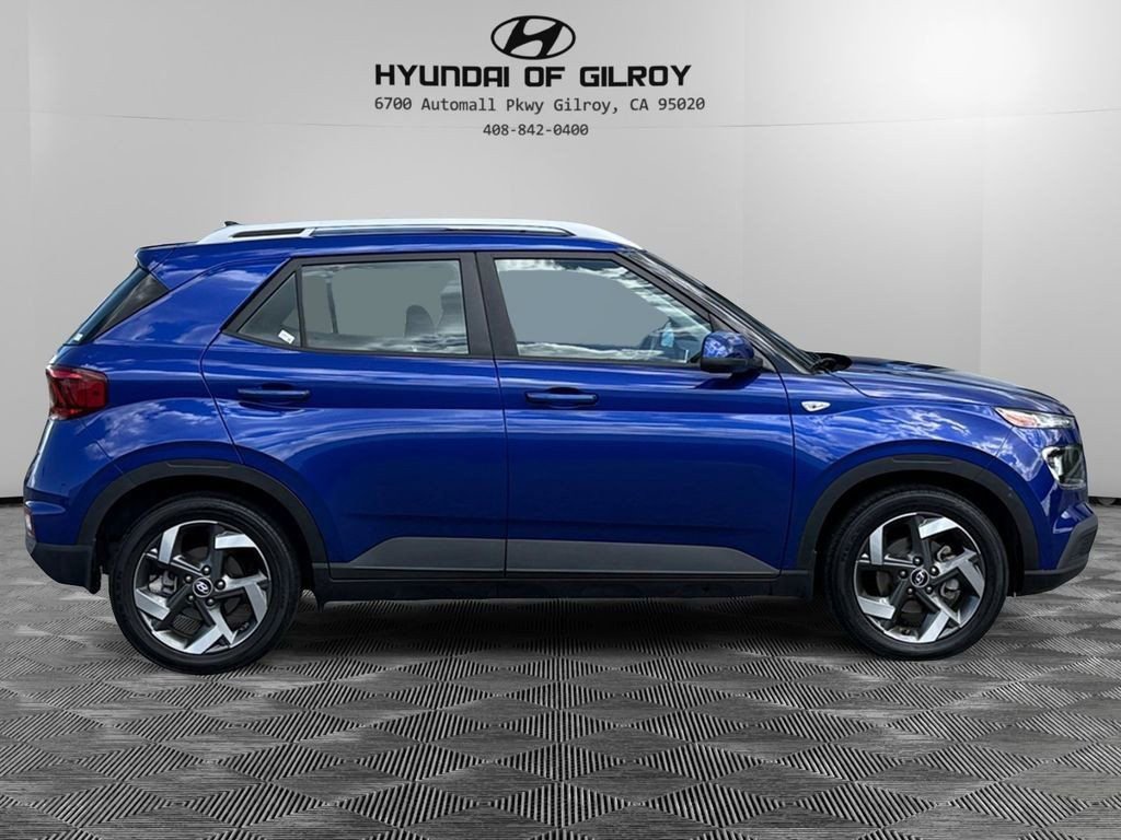 Used 2022 Hyundai Venue SEL image 3