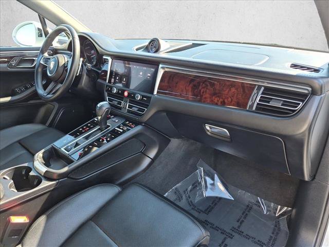 Used 2024 Porsche Macan AWD/4WD image 23