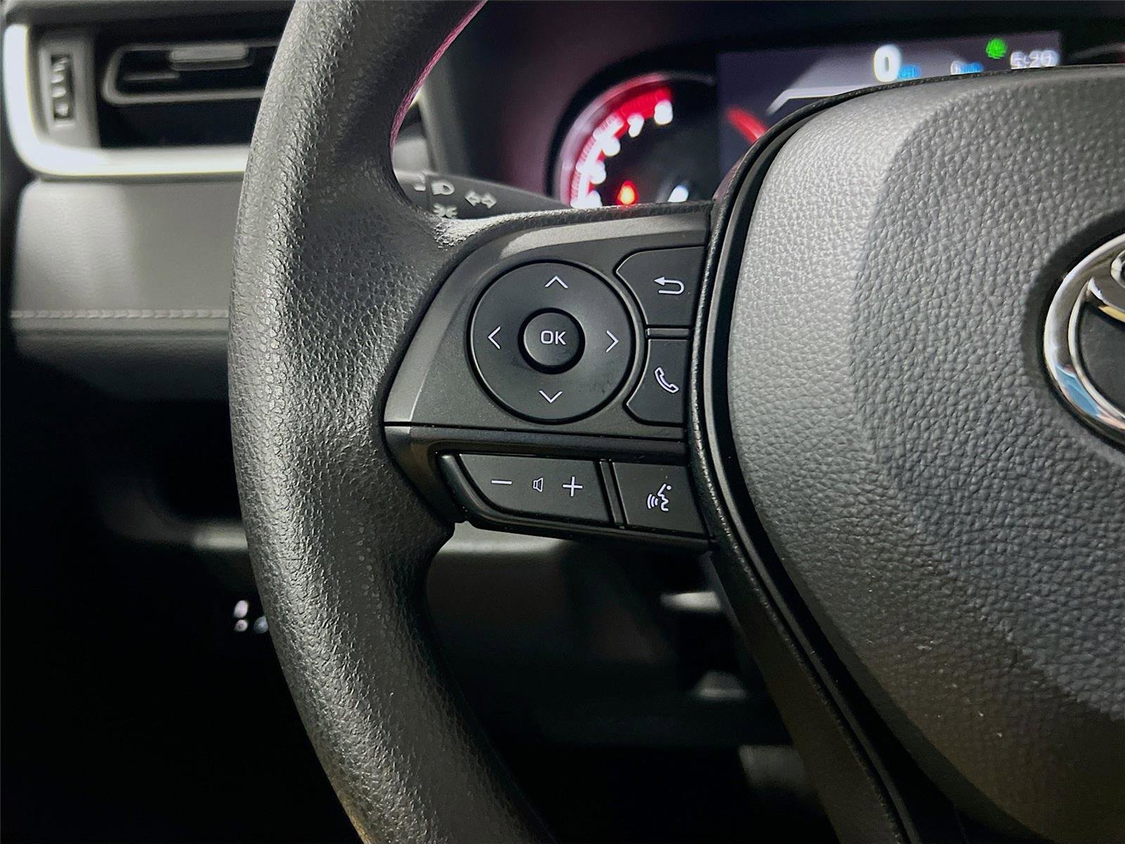 Used 2025 Toyota RAV4 XLE image 28