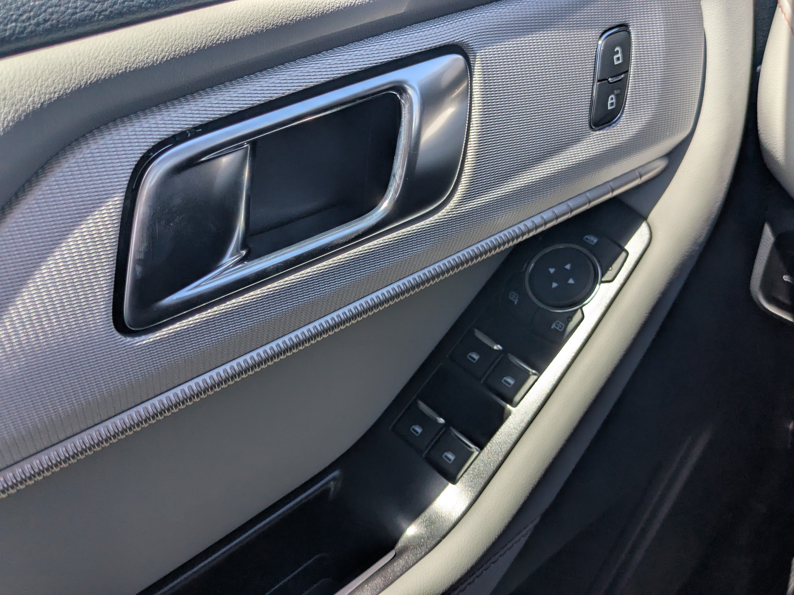 New 2026 Ford Explorer Active w/ Active Comfort Package RWD image 25