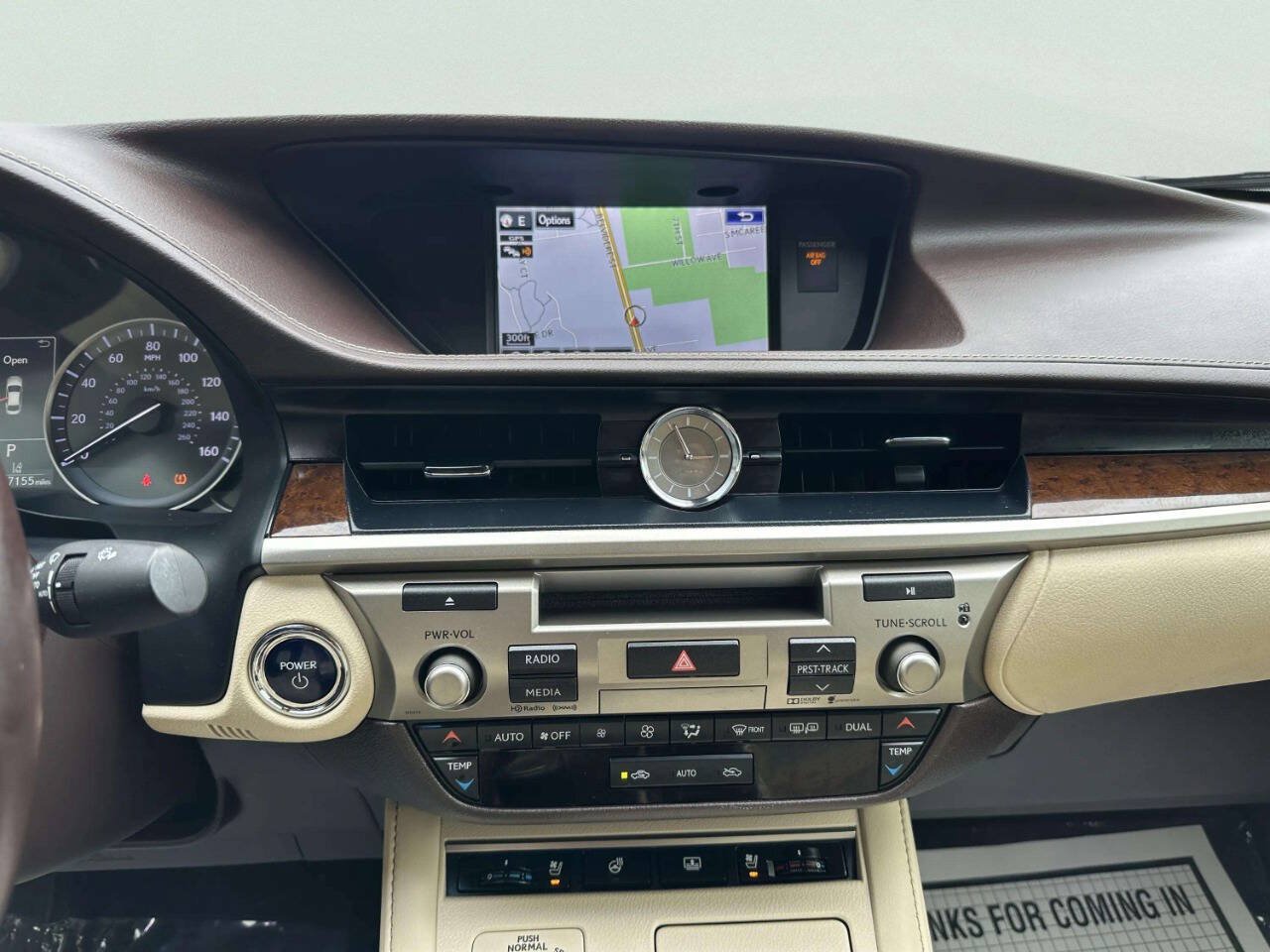 Used 2016 Lexus ES 300h w/ Luxury Package w/Wood Trim FWD image 23