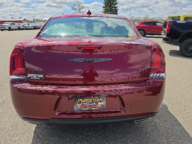 Used 2023 Chrysler 300 Touring L w/ Popular Equipment Group AWD/4WD image 4