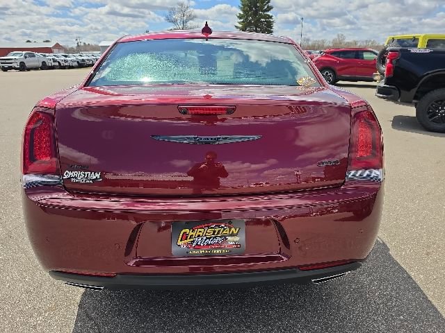 Used 2023 Chrysler 300 Touring L w/ Popular Equipment Group AWD/4WD image 4