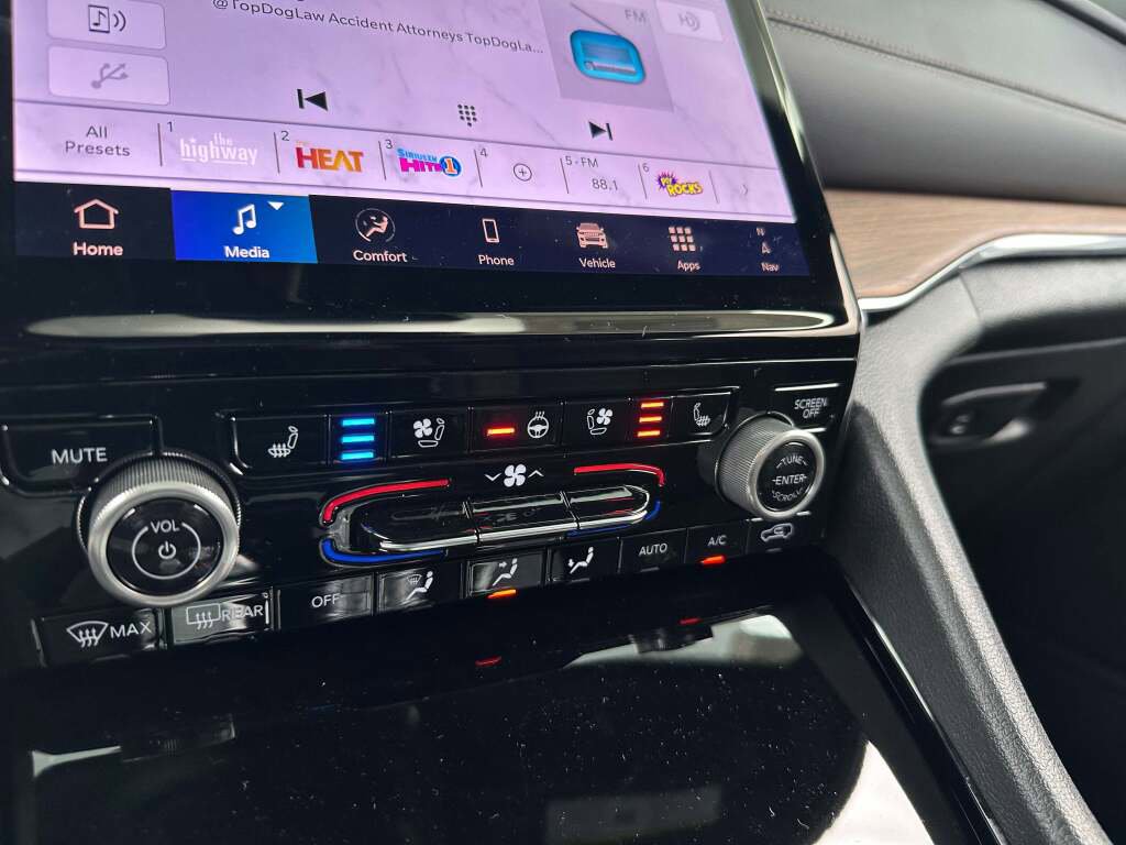 New 2025 Jeep Grand Cherokee Summit w/ Luxury Tech Group V image 35