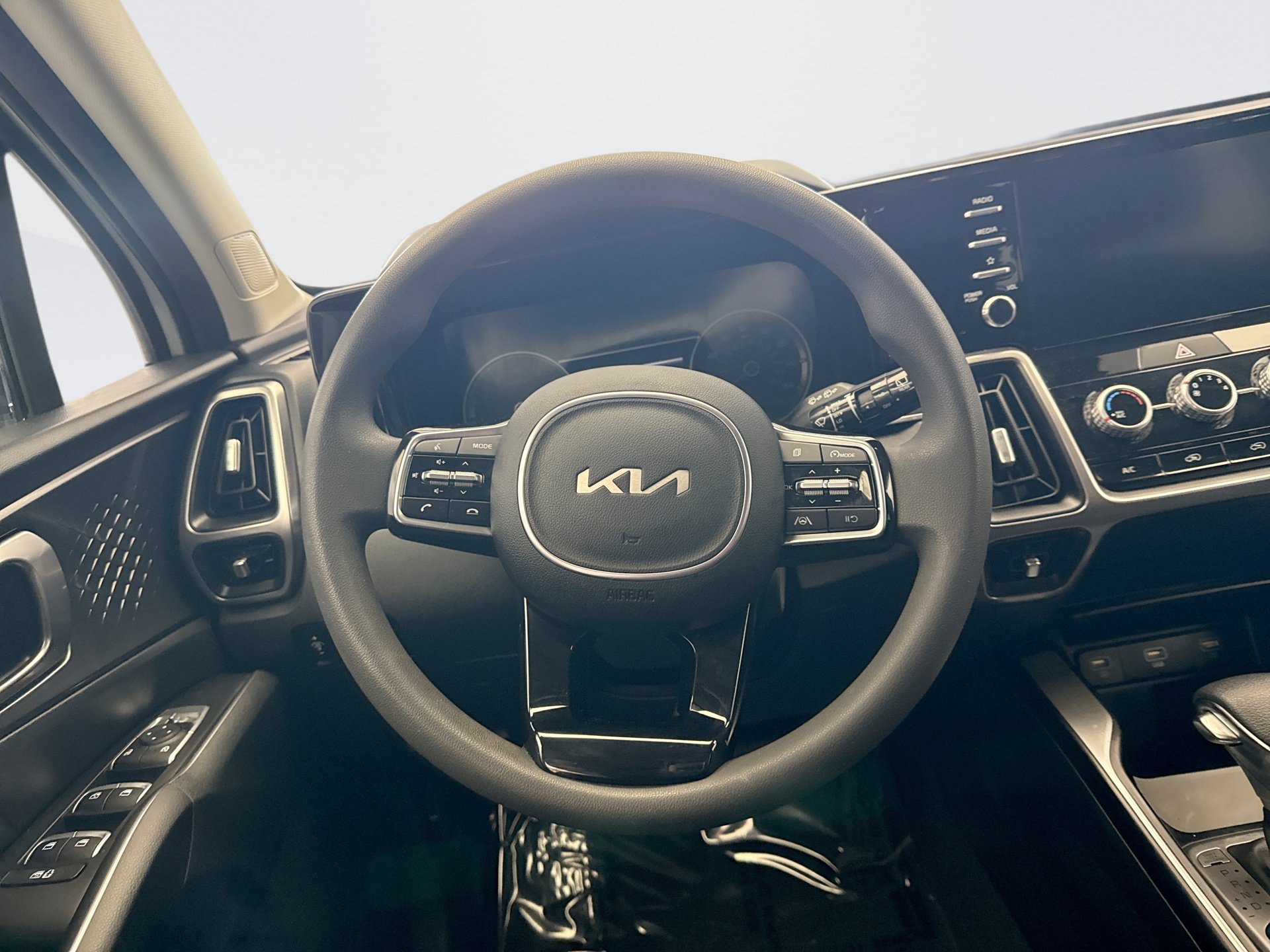 Used 2023 Kia Sorento LX AWD/4WD image 12