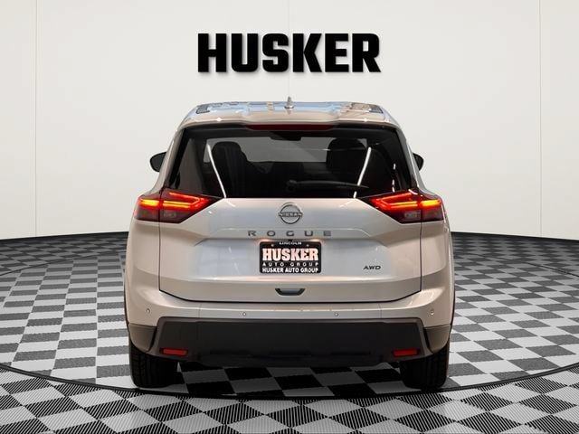 Used 2025 Nissan Rogue SV AWD/4WD image 4