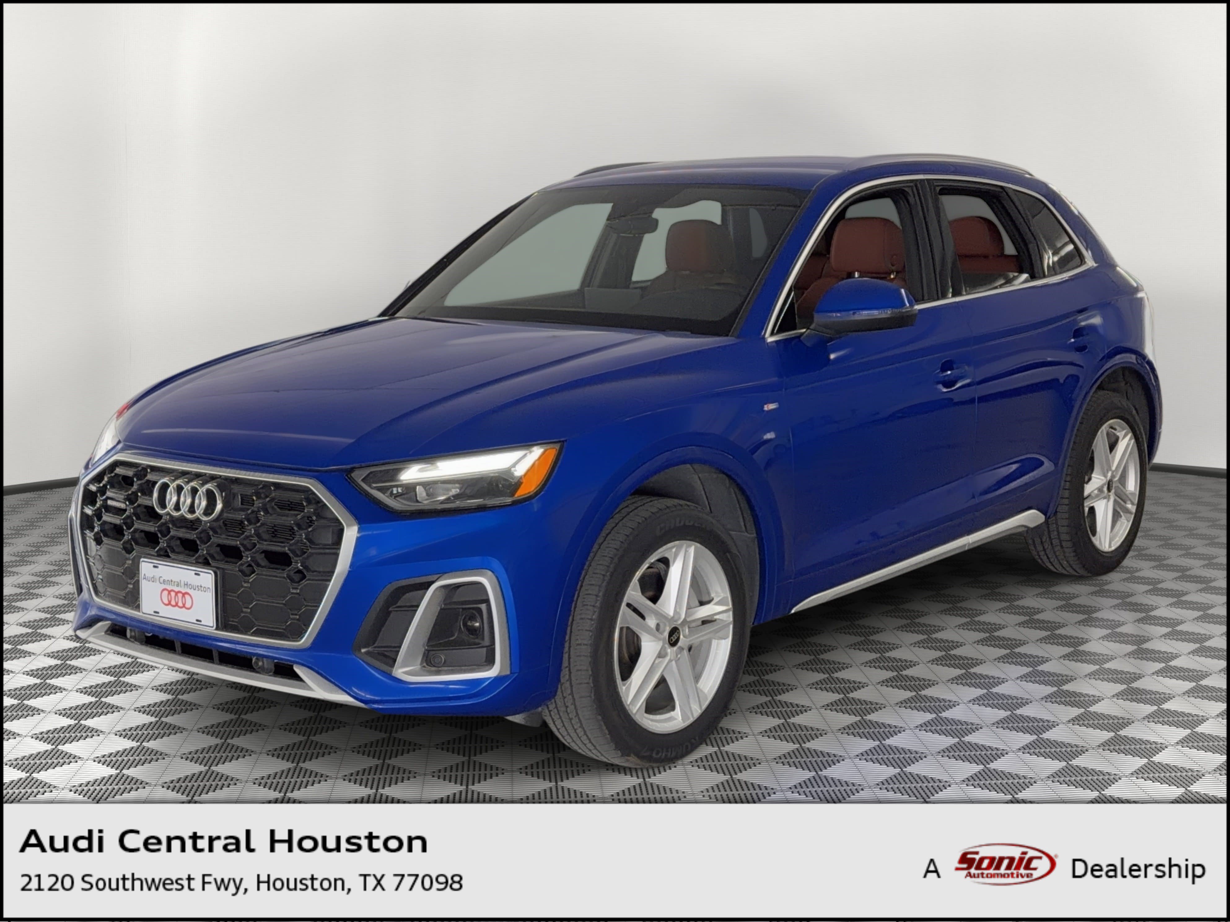 Used 2022 Audi Q5 e Premium w/ Convenience Package image 1