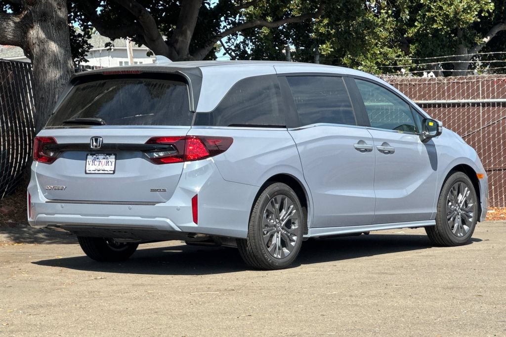 New 2026 Honda Odyssey Touring image 4