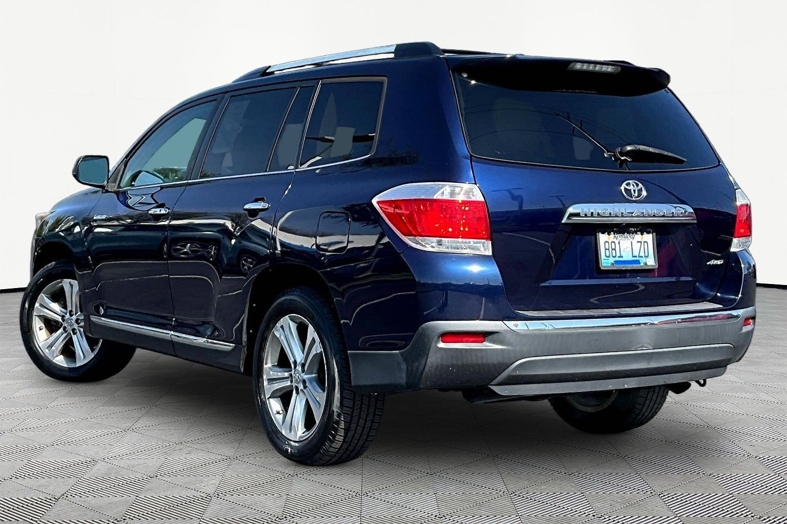 Used 2011 Toyota Highlander Limited w/ Tow Pkg image 4