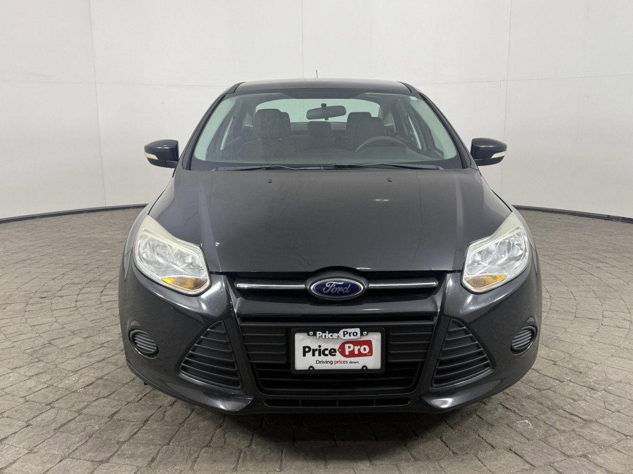Used 2013 Ford Focus SE w/ SE Winter Pkg image 2