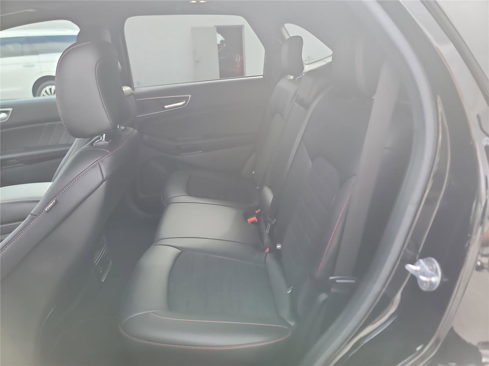 Used 2021 Ford Edge ST-Line image 14