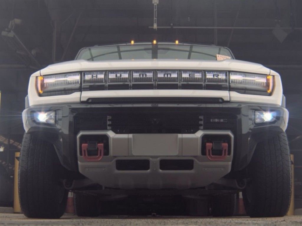 Used 2025 GMC Hummer EV 3X w/ LPO, Sport Package image 2