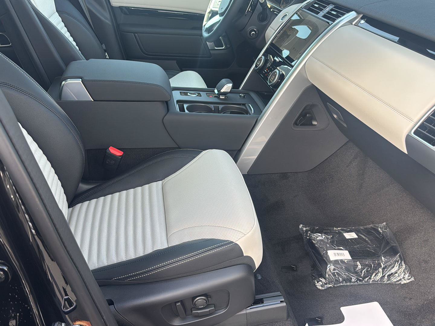 New 2026 Land Rover Discovery S AWD/4WD image 13
