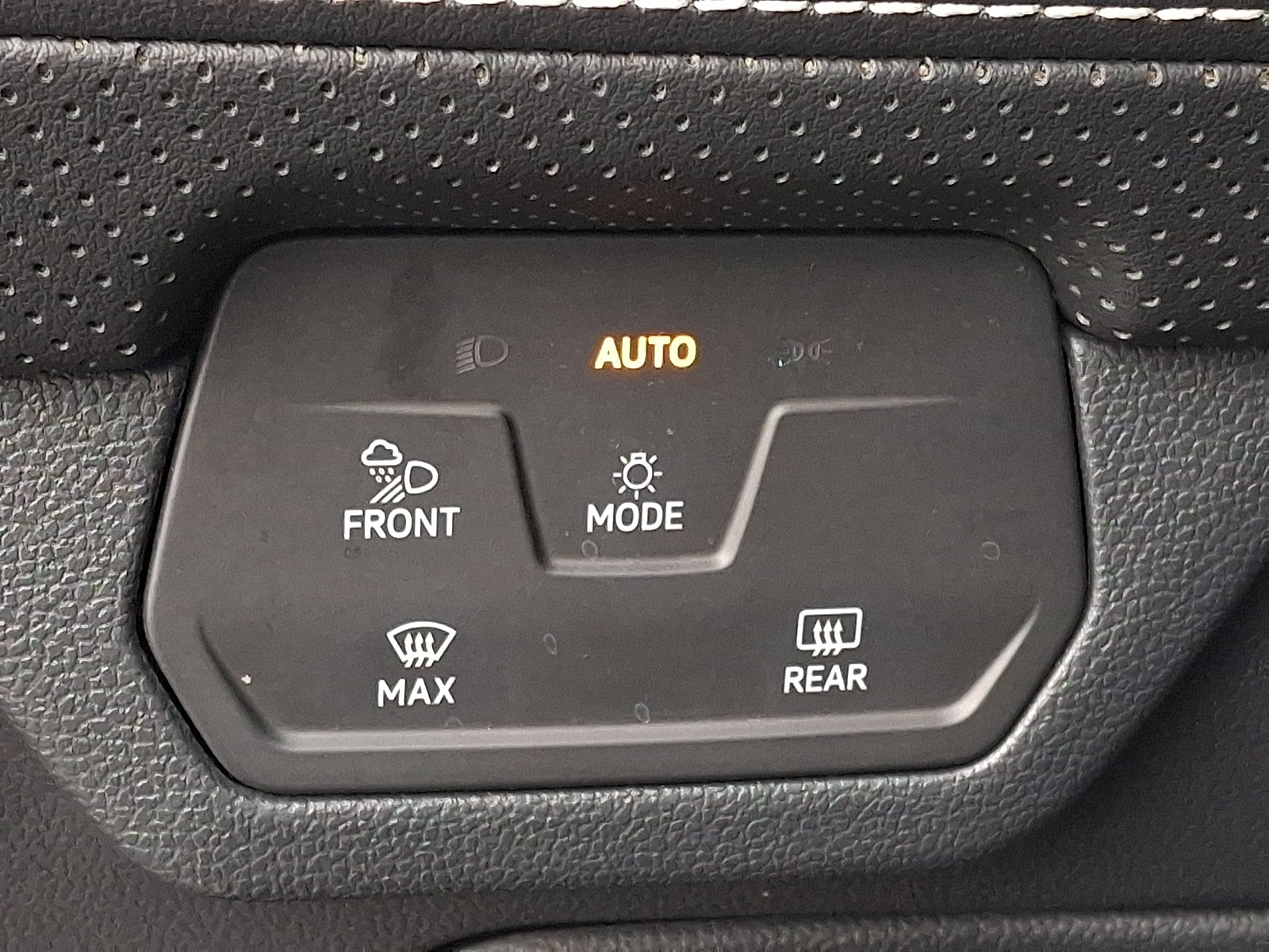 Used 2024 Volkswagen Atlas Cross Sport SE AWD/4WD image 23