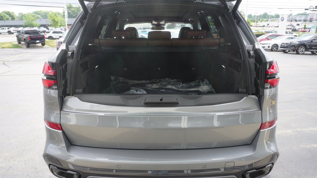 New 2026 BMW X5 xDrive40i w/ M Sport Package AWD/4WD image 6