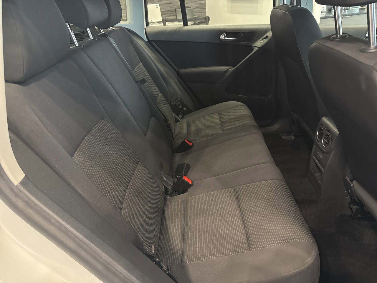 Used 2017 Volkswagen Tiguan Limited w/ Premium Package FWD image 35
