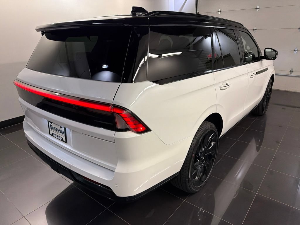 New 2027 Lincoln Navigator Black Label AWD/4WD image 6