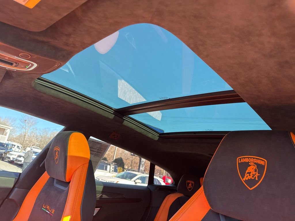 Used 2022 Lamborghini Urus image 12