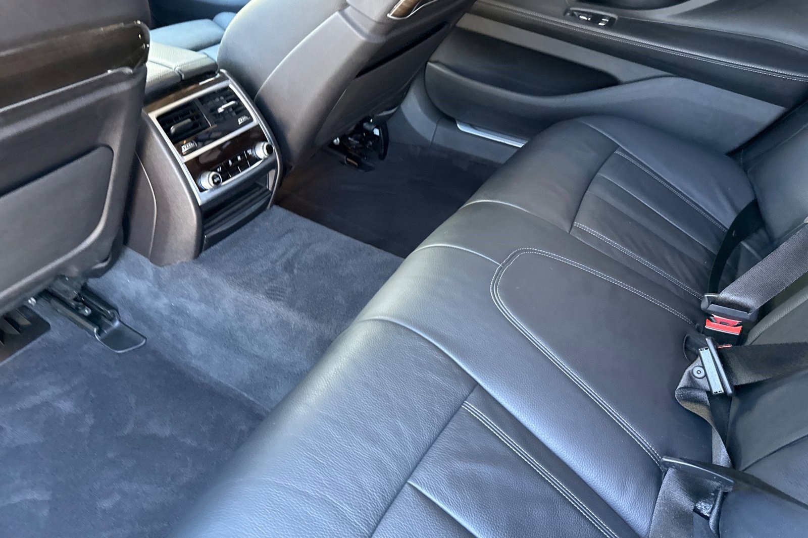 Used 2020 BMW 740i RWD image 24