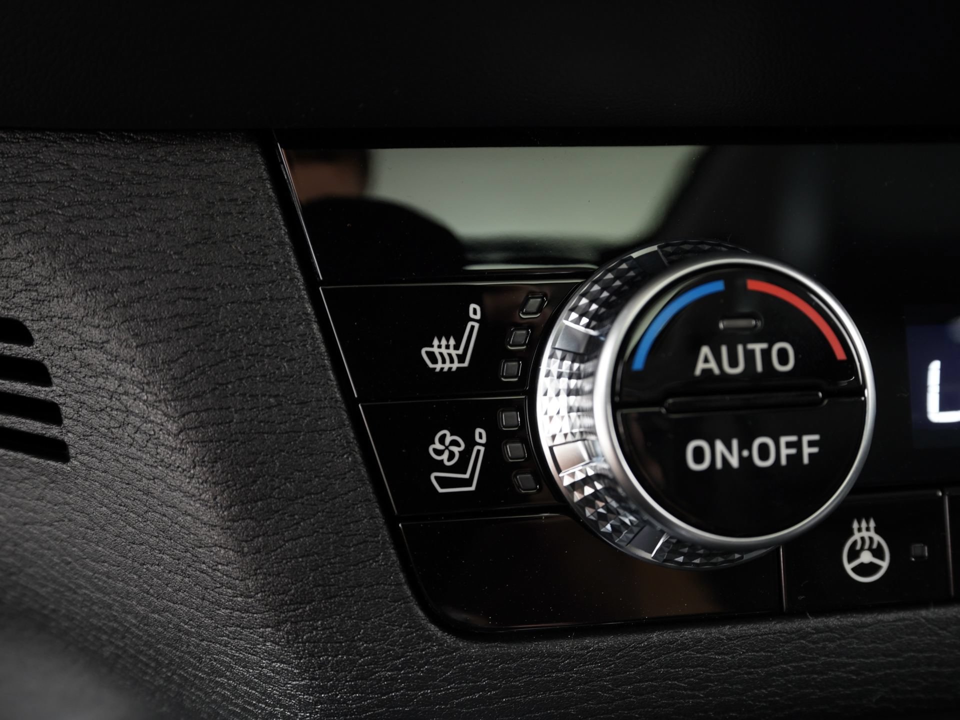 New 2026 Mitsubishi Outlander SEL FWD image 8