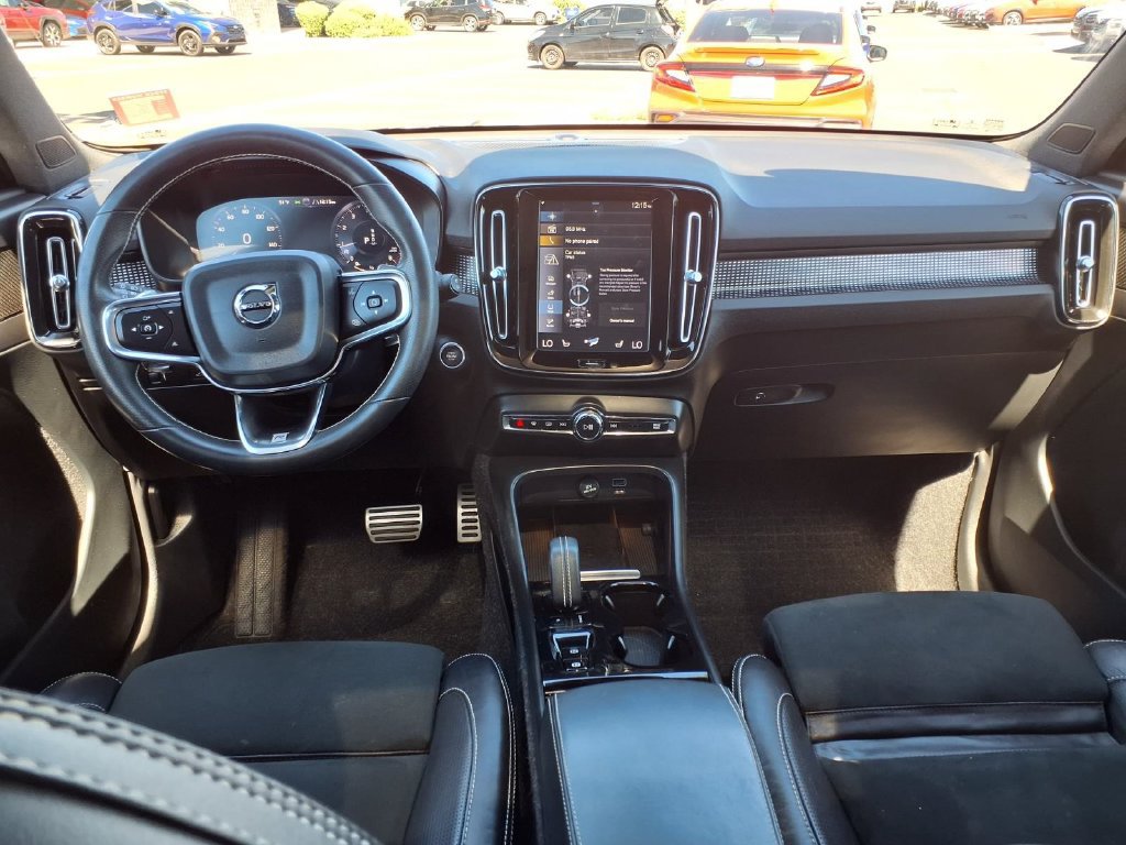 Used 2020 Volvo XC40 T5 R-Design AWD/4WD image 2