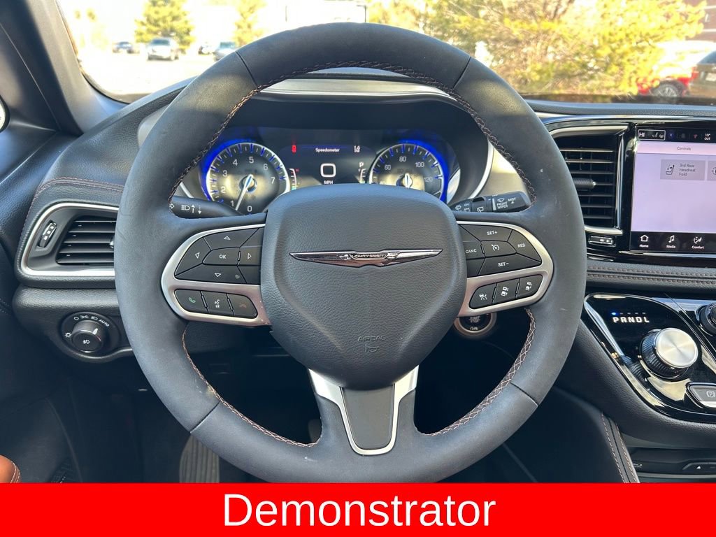 New 2025 Chrysler Pacifica Pinnacle w/ Trailer Tow Group AWD/4WD image 10