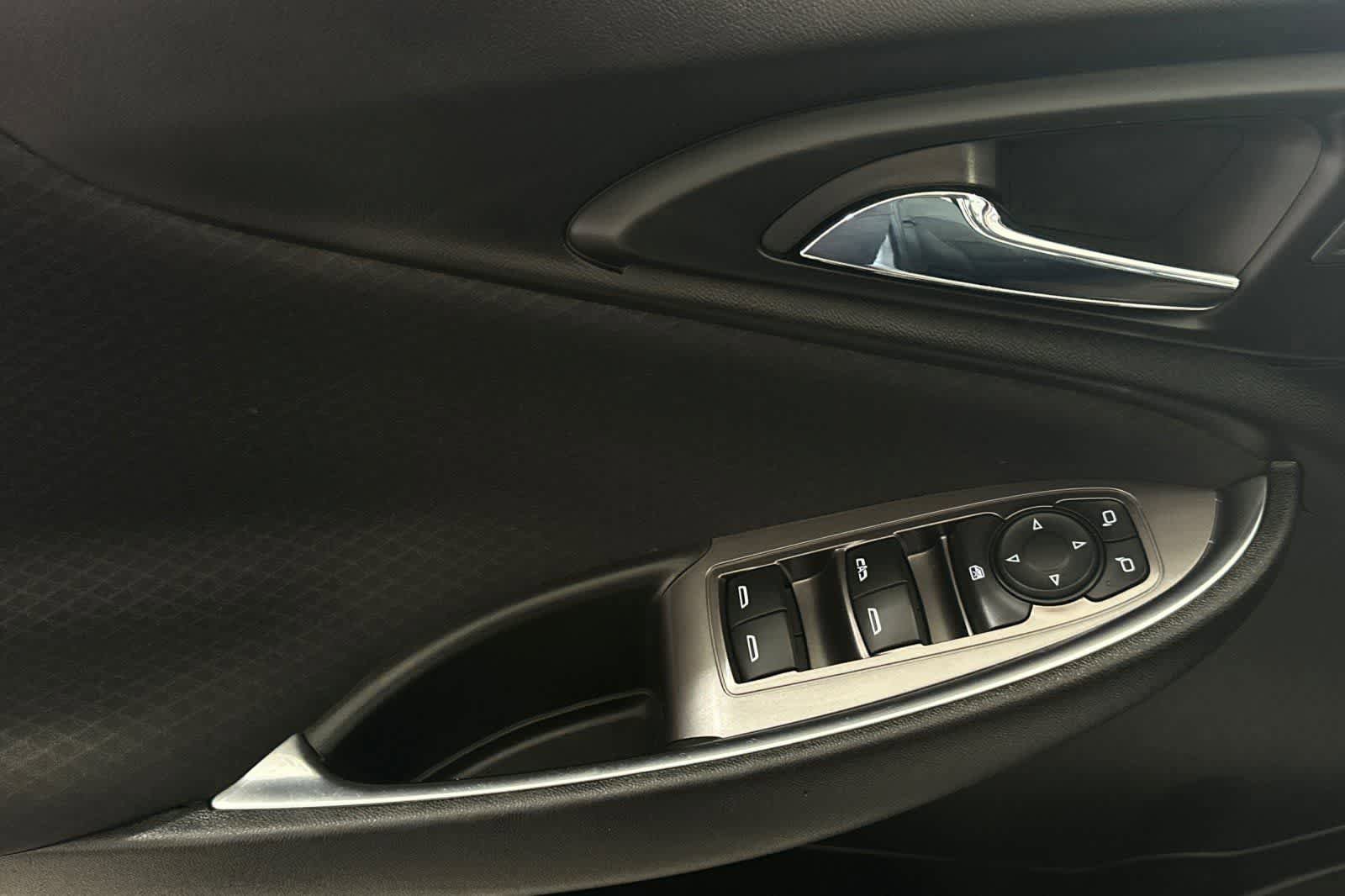 Used 2022 Chevrolet Malibu LT FWD image 13