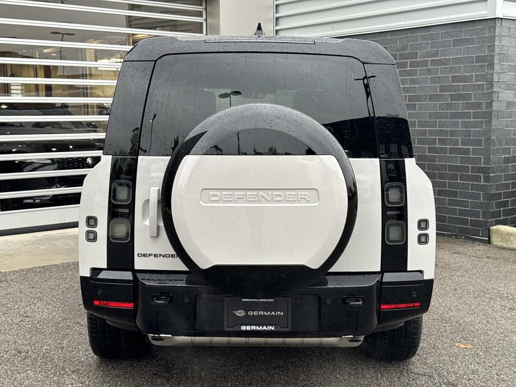 New 2026 Land Rover Defender 130 X-Dynamic SE AWD/4WD image 5