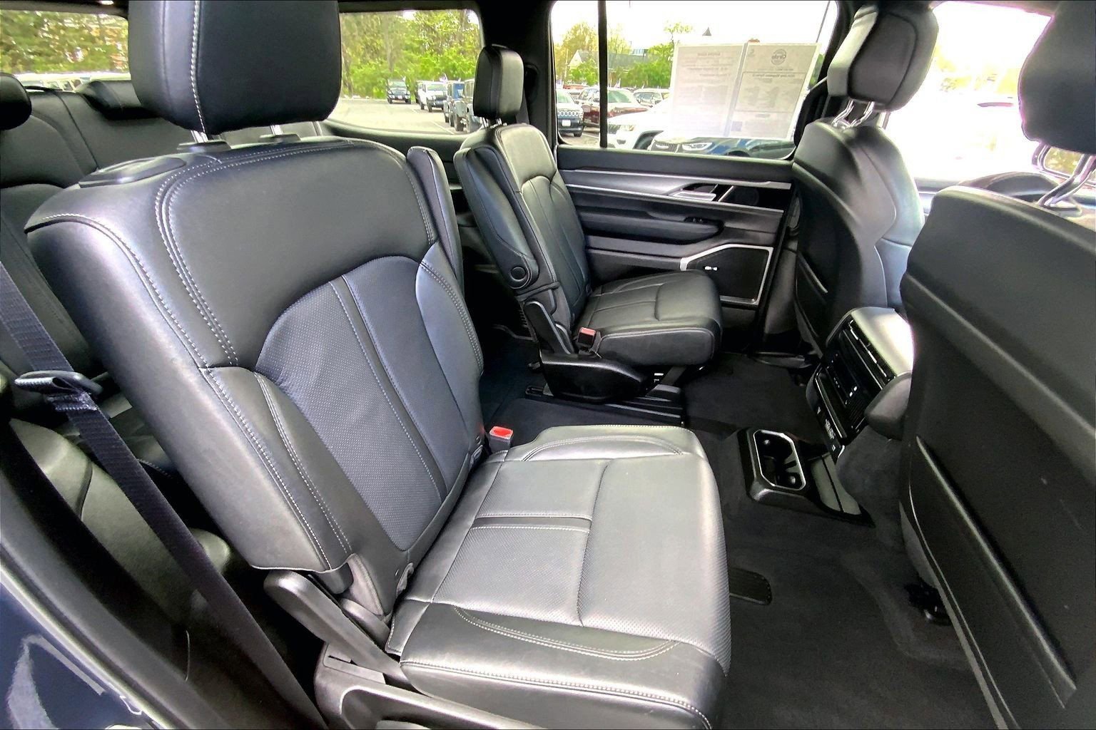 Certified 2024 Jeep Wagoneer Series II AWD/4WD image 19