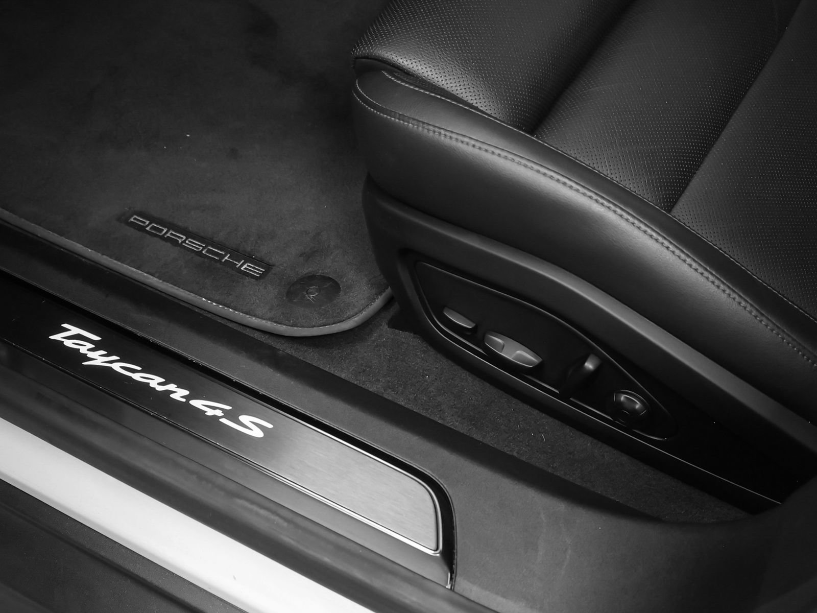 Certified 2021 Porsche Taycan 4S image 27