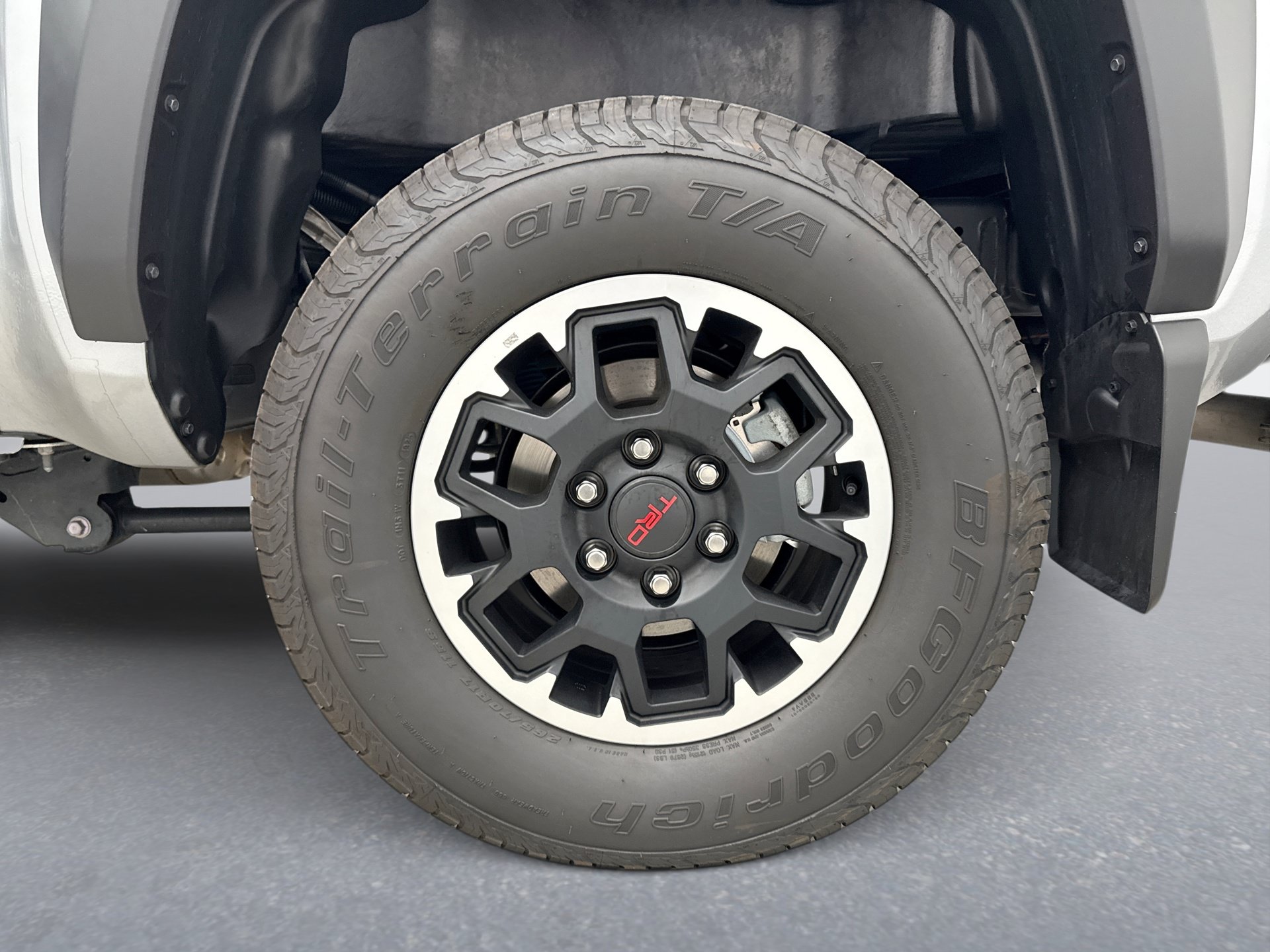 Used 2025 Toyota Tacoma TRD Off-Road AWD/4WD image 24