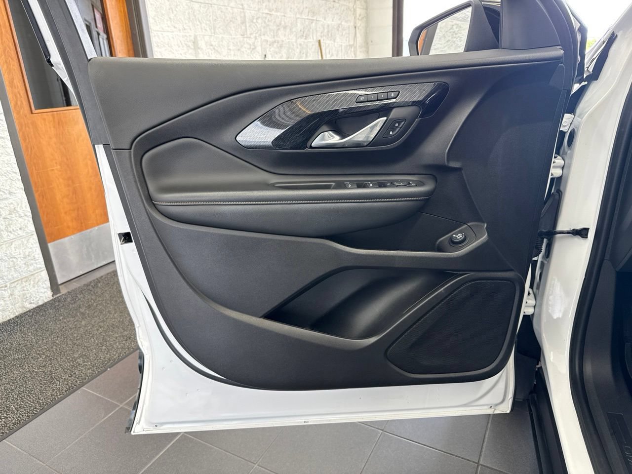Used 2024 GMC Terrain AT4 AWD/4WD image 33