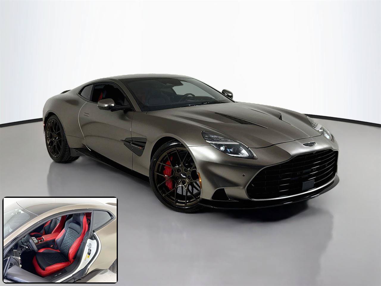 Used 2025 Aston Martin Vanquish RWD image 2