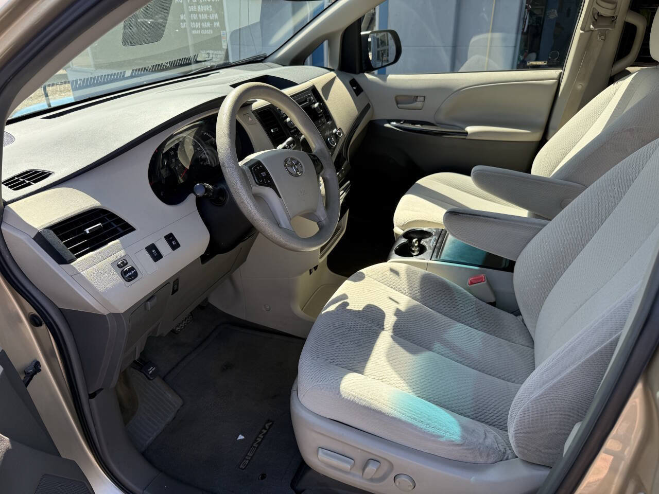 Used 2012 Toyota Sienna LE FWD image 11