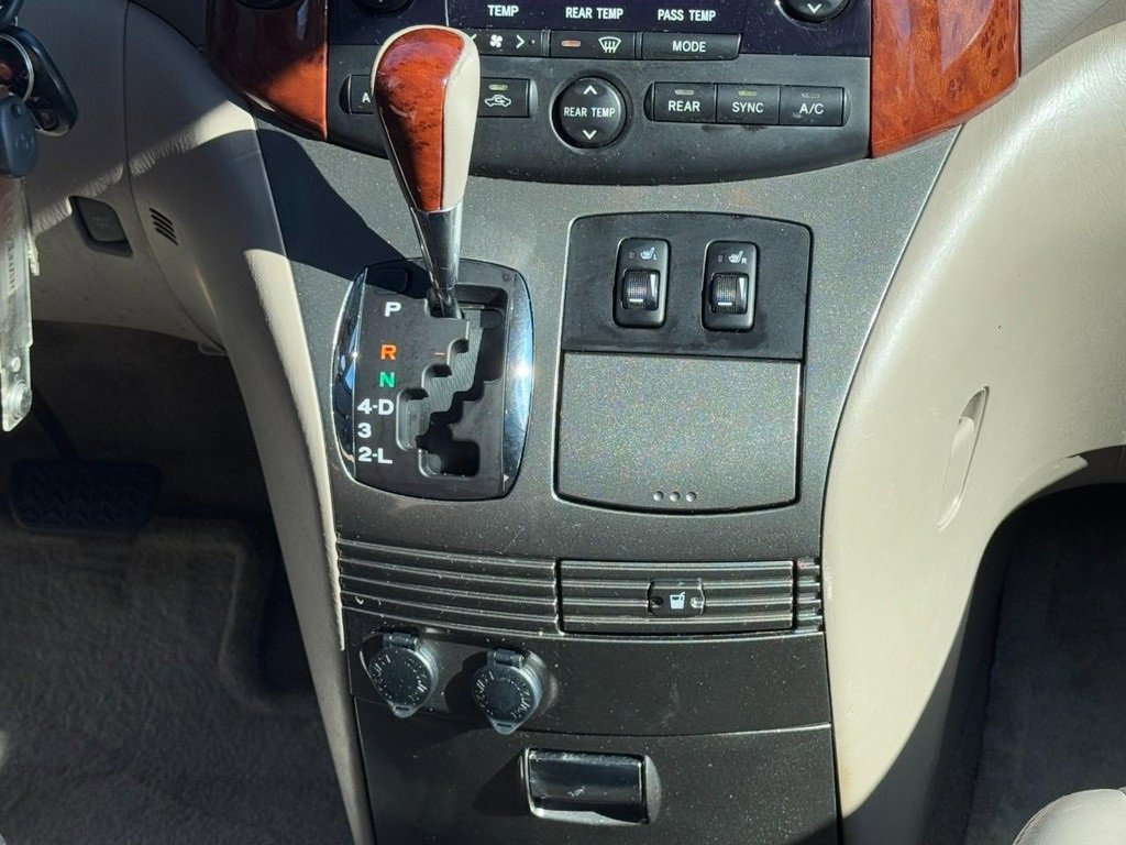Used 2005 Toyota Sienna XLE Limited image 18