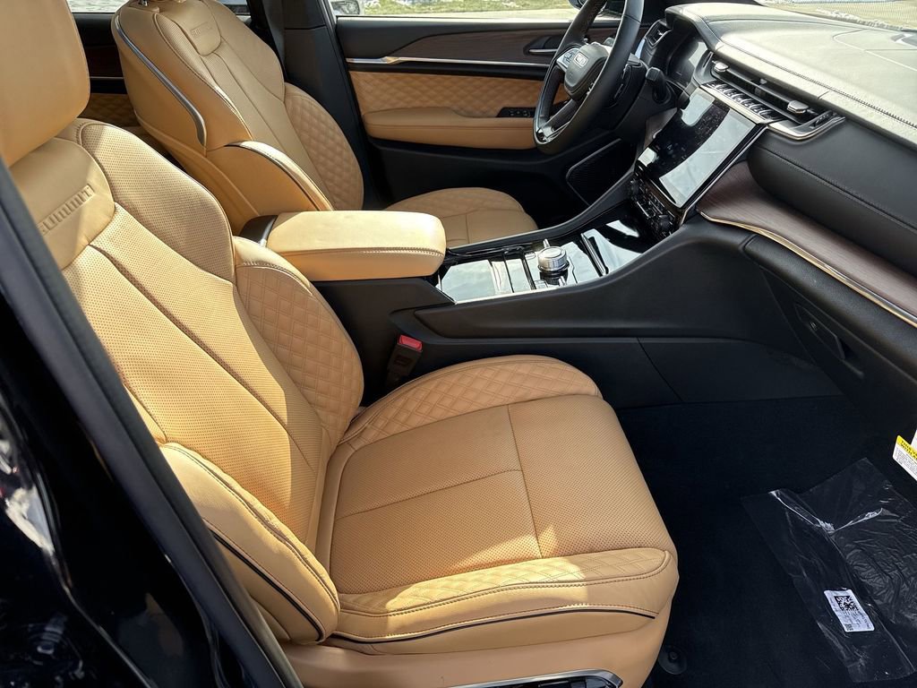 New 2025 Jeep Grand Cherokee L Summit w/ Obsidian Package image 19