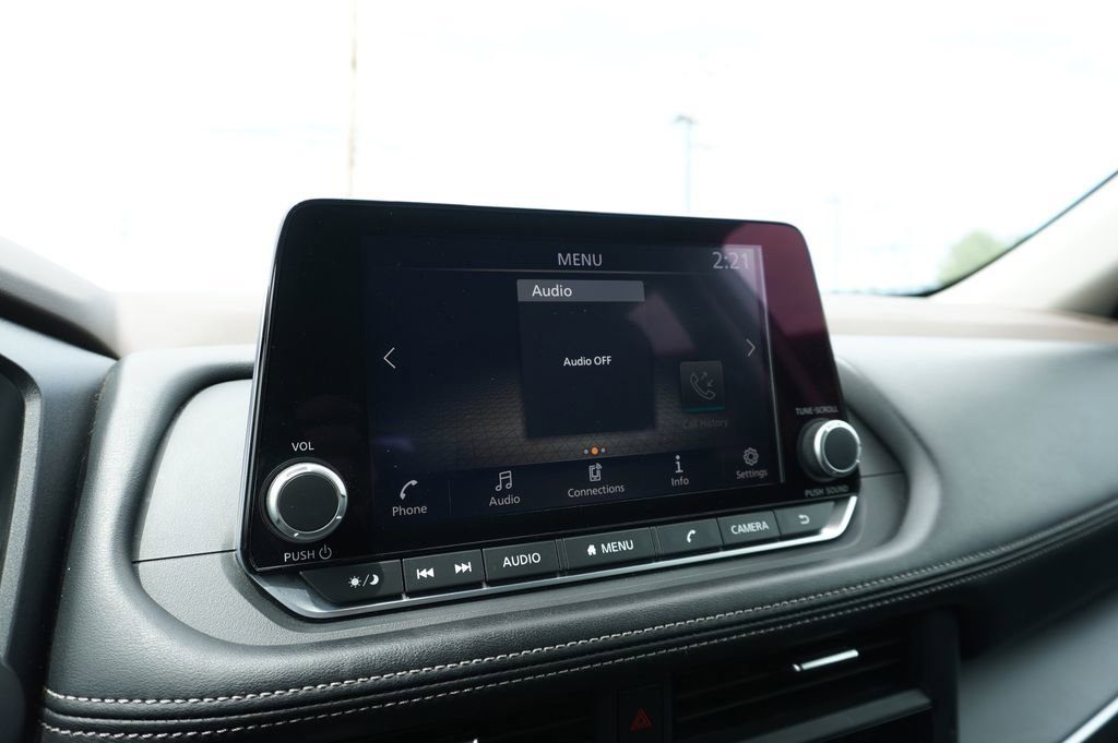 Used 2023 Nissan Rogue S AWD/4WD image 16