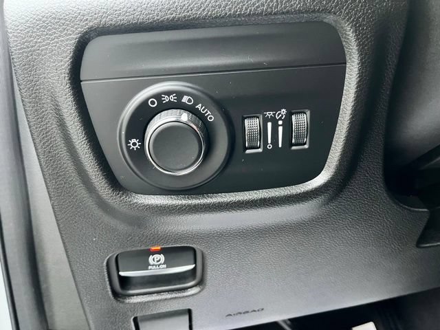 Used 2024 Jeep Grand Cherokee Altitude AWD/4WD image 28