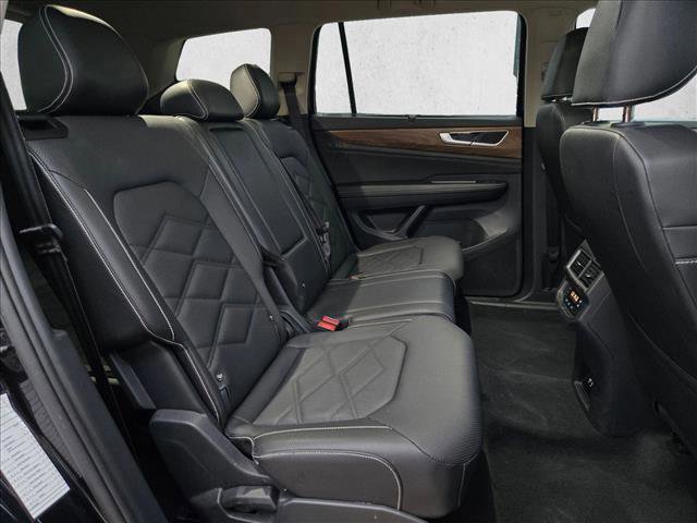 Used 2025 Volkswagen Atlas SE AWD/4WD image 18