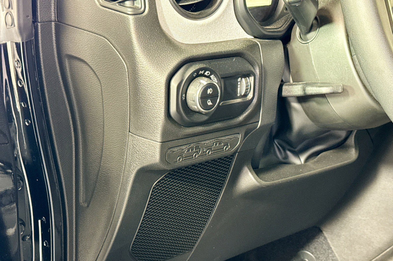 Used 2025 Jeep Gladiator Sport image 10